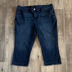 Simply Vera Vera Wang Mid Rise Denim Capris.